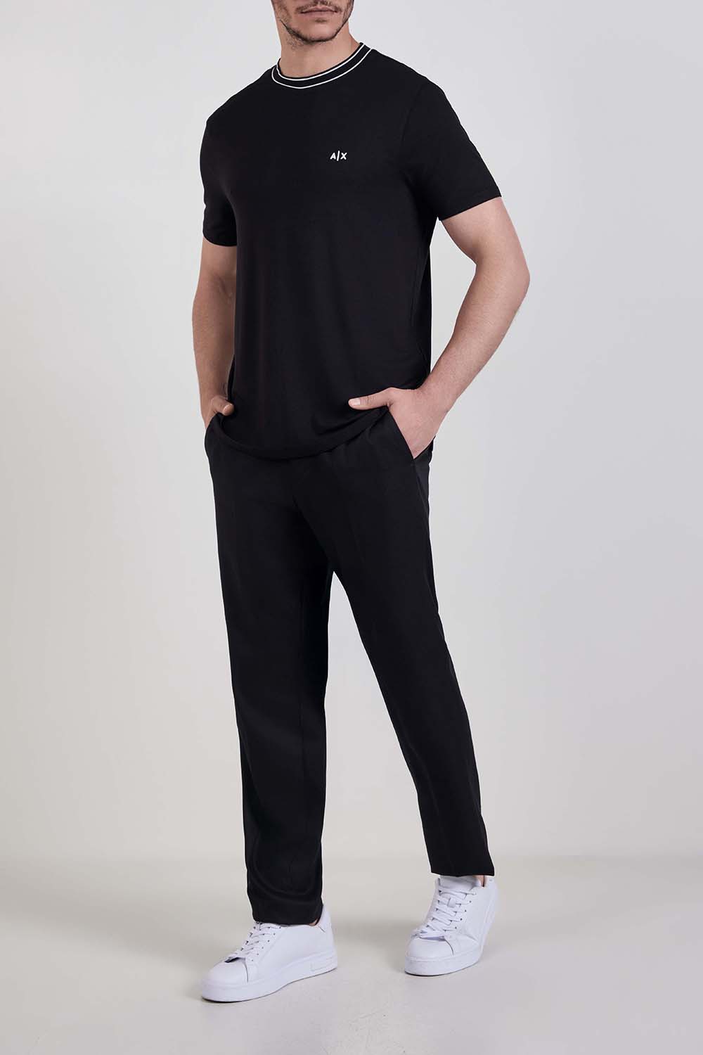 חולצת טי בגזרת סלים